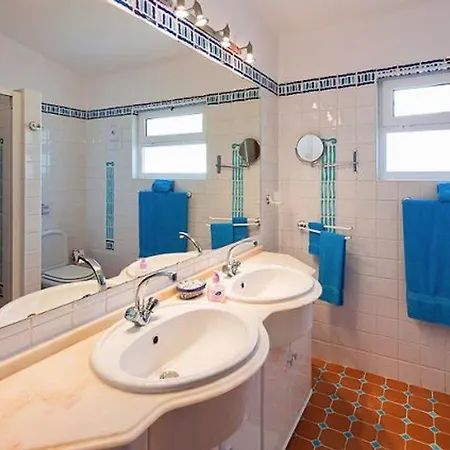 Villa Attractive 3 Bedroom Carvoeiro With Private Heated Pool In Vale Do Milho Air Conditioning Inc